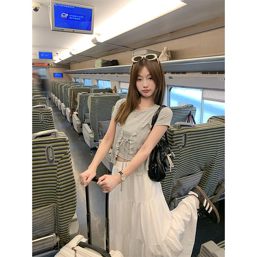 <曾小咸推荐>设计感假两件浅花灰圆领短袖T恤 商品图4