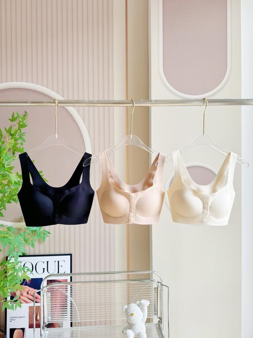 点此购买 华歌尔前开扣氧气小奶皮文胸 艾 311212 商品图0