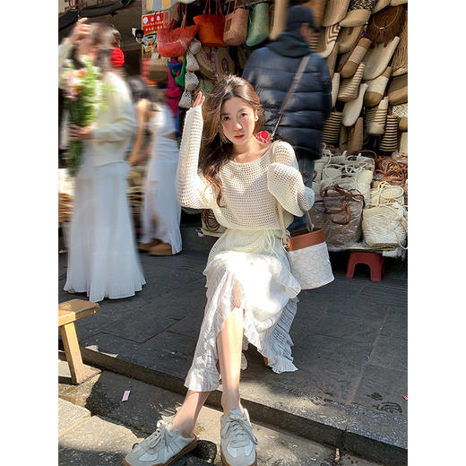 <曾小咸推荐>慵懒宽松套头杏色镂空针织罩衫【预售3-15天发货】 商品图2