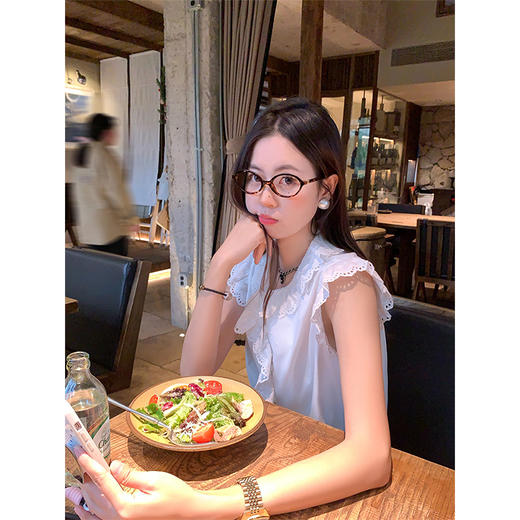 <曾小咸推荐>甜美白色圆领蕾丝边无袖衬衫 商品图1