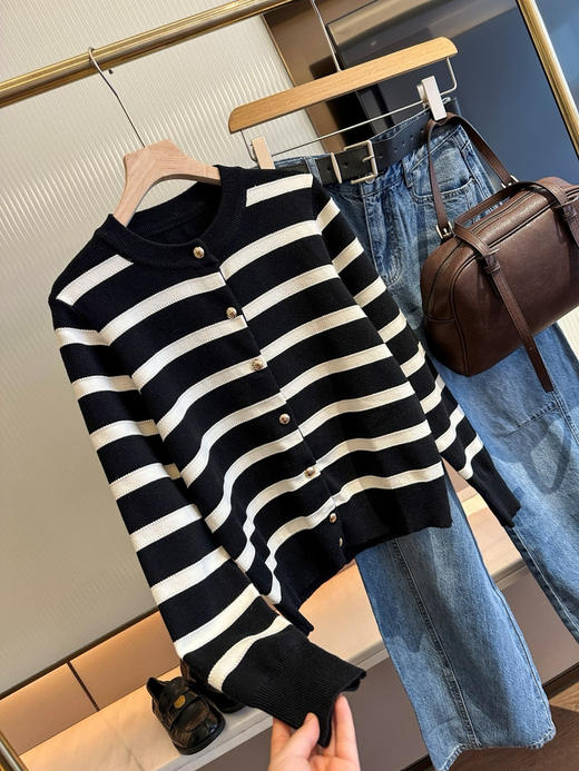 小禾同款2025春黑白条纹针织开衫 商品图6
