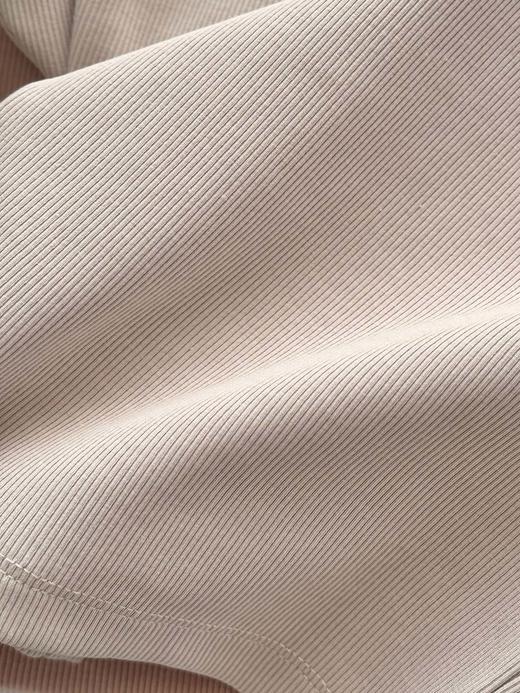 点此购买 CK jeans春秋季女士字母徽标正肩辣妹打底衫 bk 311163 商品图13