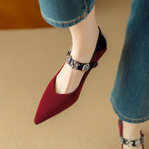 【预售5天】复古磨砂真皮一字带V口玛丽珍女鞋春秋新款尖头高跟浅口单鞋DB&M6218 商品图1