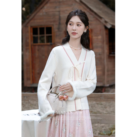 鹿向南《落樱吹雪》秋冬优雅气质v领毛衣新款宽松绑带针织开衫女L33123+L33125 商品图1