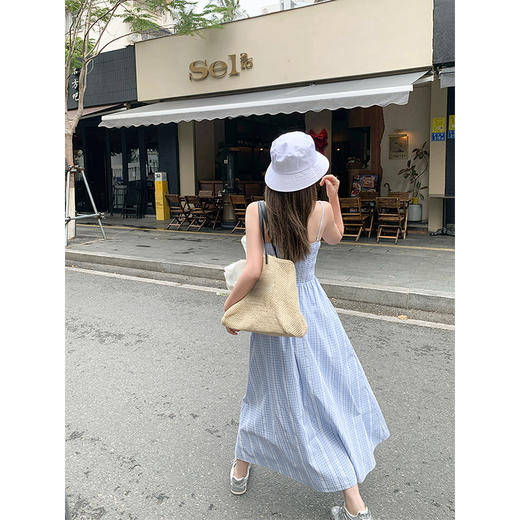 <曾小咸推荐>蓝白格吊带长裙收腰显瘦连衣裙 商品图4