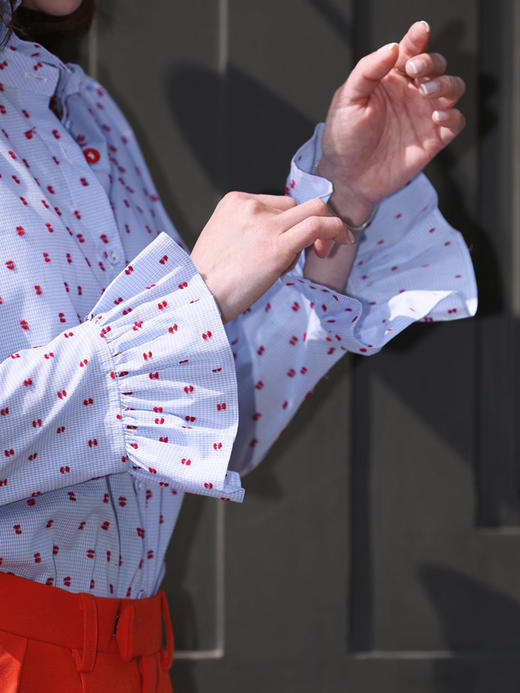 TYNVIE 纹理波点喇叭袖口棉质衬衫 商品图10