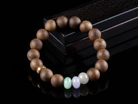 XY0101原创沉香+三彩翡翠单圈手串