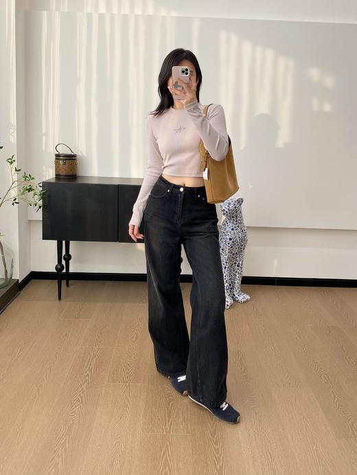 点此购买 CK jeans春秋季女士字母徽标正肩辣妹打底衫 bk 311163 商品图9