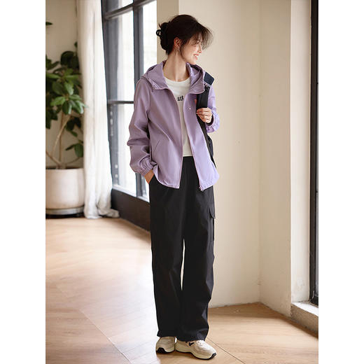 【年货节】熙世界户外运动风短外套女春秋2025年新款连帽冲锋衣夹克休闲风衣 商品图4