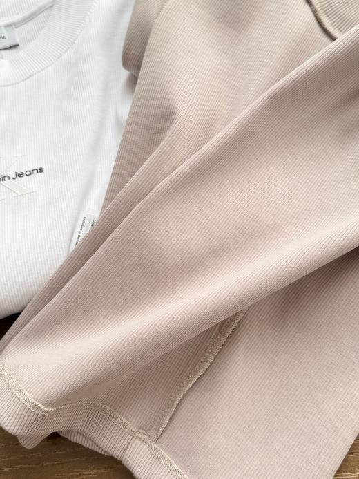 点此购买 CK jeans春秋季女士字母徽标正肩辣妹打底衫 bk 311163 商品图14