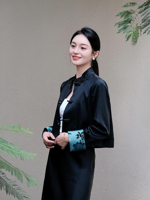 盛唐牡丹| 重缎香云纱拼松石绿漳缎袖口外套 商品图1