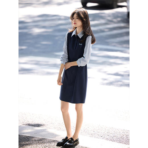 【五折购】熙世界假两件条纹衬衫领连衣裙女学院风长袖直筒裙子2025春秋新款 商品图4