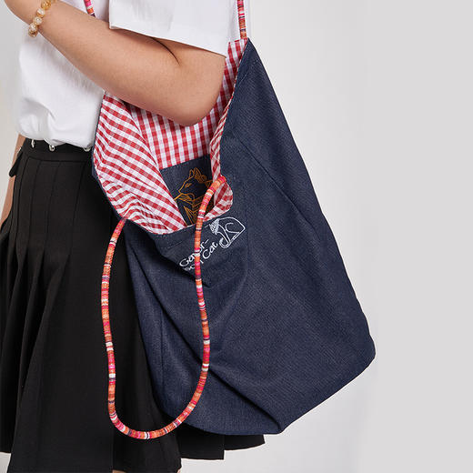 大英博物馆 安德森猫系列正反两用刺绣牛仔单肩包 红格纹 商品图1