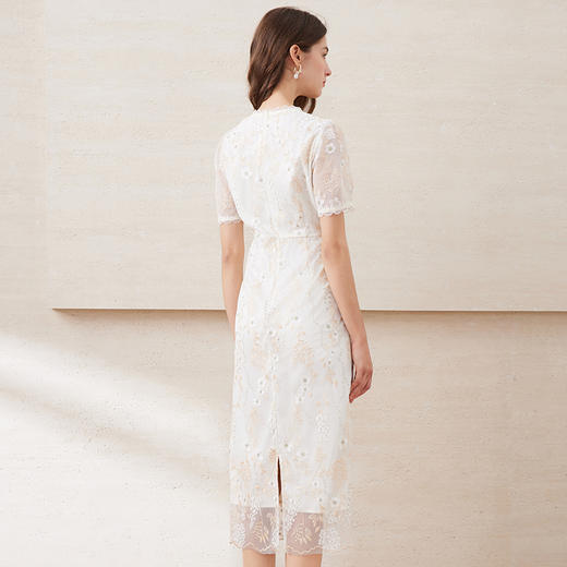 EITIE爱特爱精致绣花蕾丝V领修身显瘦氛围感连衣裙夏季新款B2507604 商品图4