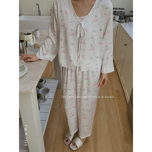 【一缕清风】2025春夏新款仿丝三件套家居服套装女 吊带+长袖+长裤 可外穿休闲套装睡衣 商品图6