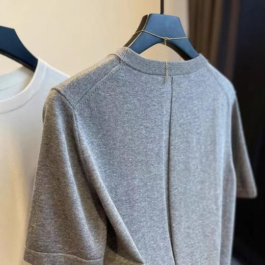 2025简约风基础纯色后中缝圆领显瘦短袖针织衫打底衫T恤女款！ 商品图3