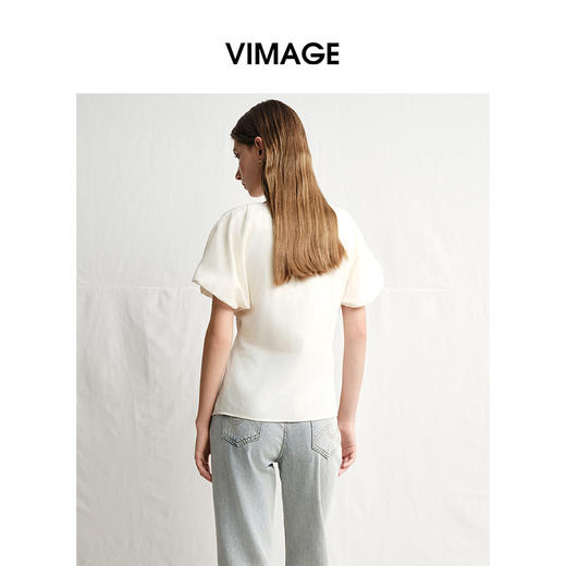 VIMAGE纬漫纪法式V领泡泡袖显瘦短袖压褶设计上衣女2025夏季新款V2309909 商品图4