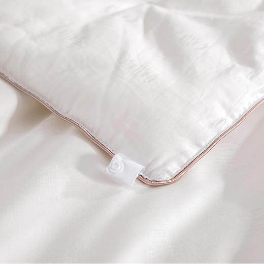 多喜爱 南风晓梦纯蚕丝春秋被/冬被/子母被【100%纯蚕丝】【全棉面料】【手工钉花】【提花工艺】【20CM加长检测口】【织带工艺】【礼盒包装】野生有机蚕丝 中长丝绵 盈润 A类标准 商品图10