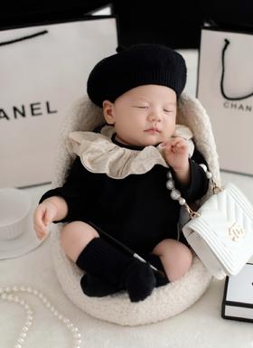 【米卡百日照拍摄】免费上门+服装造型3组+6张电子底片，拼团加赠2张局部特写