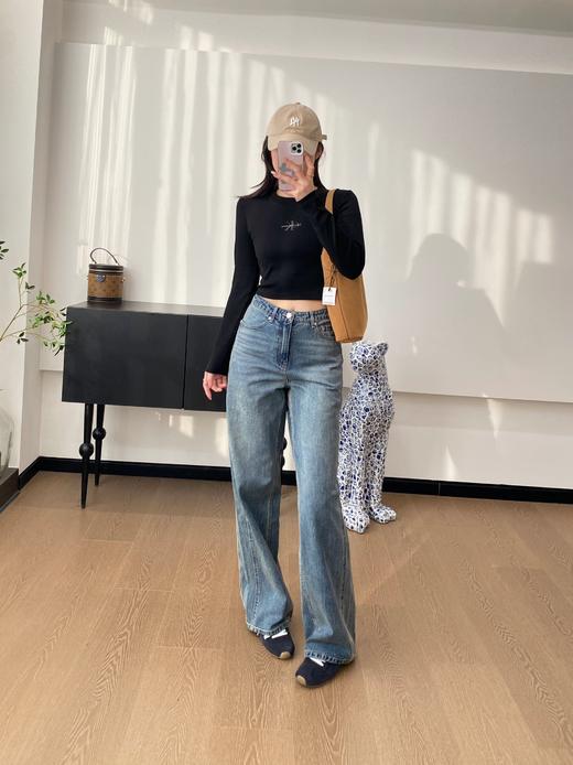 点此购买 CK jeans春秋季女士字母徽标正肩辣妹打底衫 bk 311163 商品图7