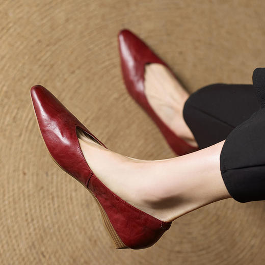 【预售5天】简约复古柔软通勤水洗头层羊皮尖头V口单鞋百搭小皮鞋HB&7795 商品图0