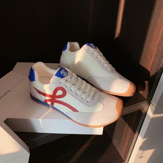 纪华菲 宽头舒适活泼跳色德训鞋 商品图0