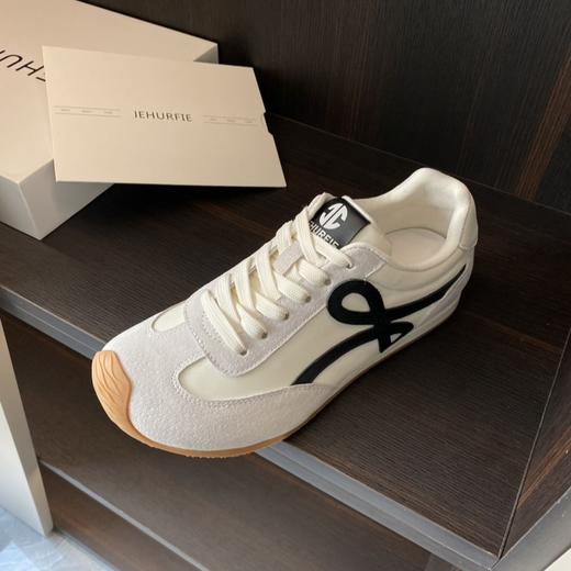 纪华菲 宽头舒适活泼跳色德训鞋 商品图5