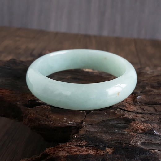 【天然正品】A货翡翠天然细腻无裂纹正桩糯种晴水57号翡翠手镯女士现售价：1980！030325NJM02 商品图4