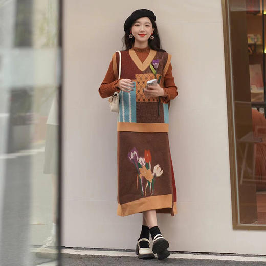 两三事梦境织语 冬季新款森女风立体花朵针织两件套女时尚套装 商品图2