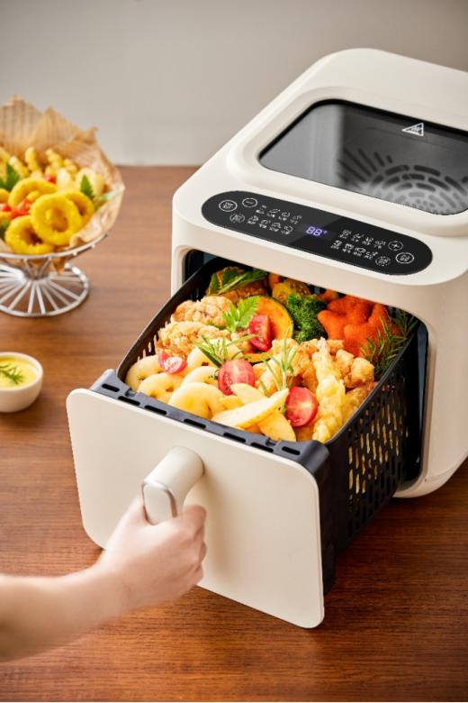 🔥【MODONG摩动可视蒸汽免翻面6L空气炸锅】💕它！来！！啦！！！ ✅侧面吹风，无需翻面。食材均匀受热，🤗不用翻面也能美味出锅 ✅6L欢聚容量，上下双层同时烤，🉑轻松放整鸡，容纳更多美味， 商品图0