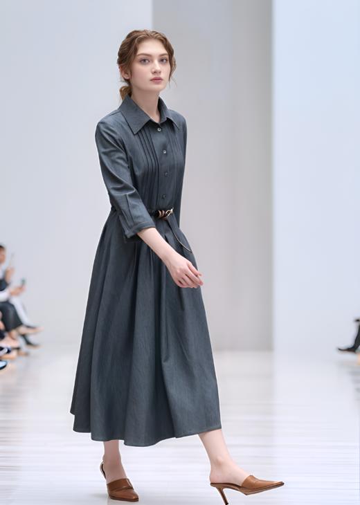 迪奥方肩袖大摆连衣裙 商品图4