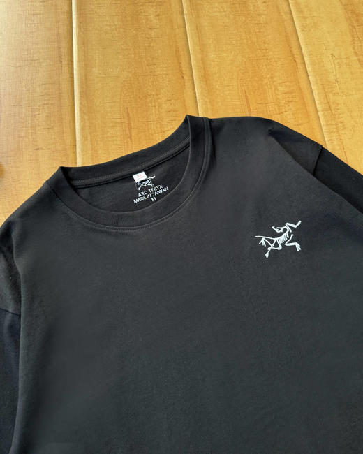 点此购买 始祖鸟春秋季男女款运动休闲长袖打底衫 LL 311245 商品图7