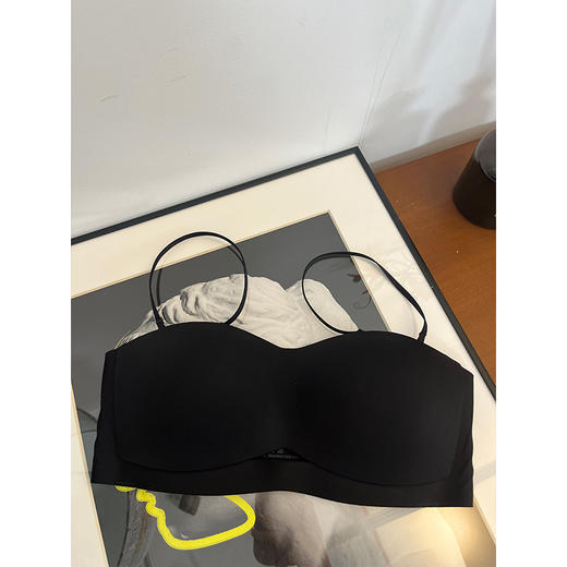 轻盈体感 舒适自由 简约无痕防滑抹胸 可拆卸肩带 三重支撑 暴汗不掉 隐形无痕 商品图4