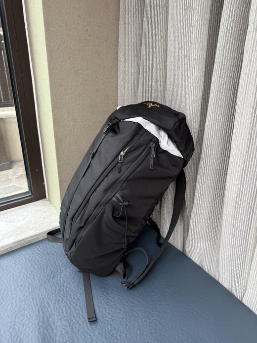 点此购买 始祖鸟轻装上阵Mantis 20升多功能双肩包 xj 311276 商品图8