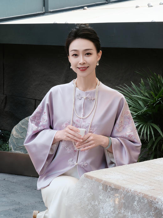 盛唐牡丹 |吉祥宝瓶团纹对襟外套-昌荣紫 商品图7