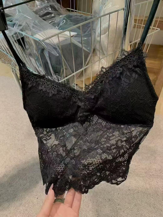 【全蕾丝美背性感文胸美背】深包容 底部承托十性感 不上窜，不跑位，满分胸型的秘密就是ta! 可拆卸挂脖巨百搭，蕾丝既能遮副乳，作为内搭露出也超美 商品图3