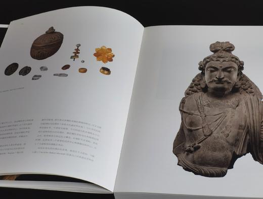 《中国造像之美：丝绸之路上的石窟艺术与文明流变》，16开，软精装，230*285mm，陈柯翰、王凯编著，中央编译出版社2025年一版一印，300页，定价198元，普通版售价178元，双编者签名198元 商品图6