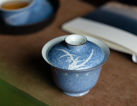 洒蓝釉盖碗 杯子 兰花留白设计 雅致清新 瓷器 商品图0