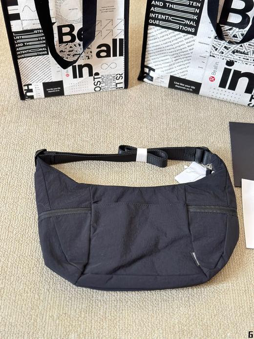 lululemon Slouchy斜跨运动牛角包 6L/13L  太好看啦 复古时髦又大气 （MT） 商品图7