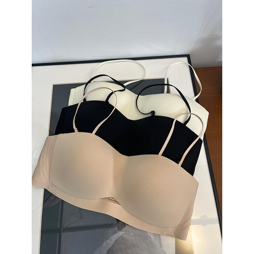 轻盈体感 舒适自由 简约无痕防滑抹胸 可拆卸肩带 三重支撑 暴汗不掉 隐形无痕 商品图2