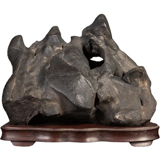 清 张叔未款“凤凰于冈”黑太湖山子文房赏石（红木座） 商品图5