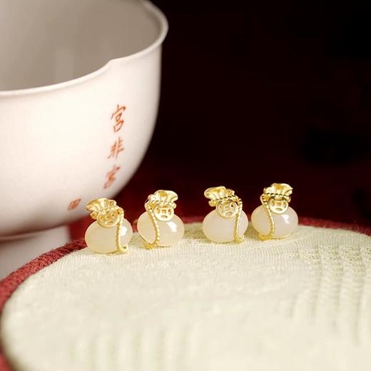 【敦煌小钱袋和田玉纯银耳钉】S925银镀金镶嵌和田玉 个性气质福袋钱袋 复古个性女耳钉 商品图5