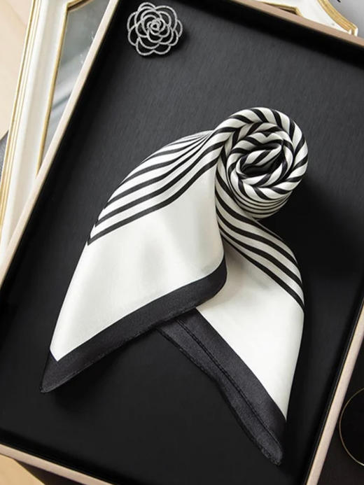 【百图lulu好物】【条纹真丝丝巾】设计师款条纹丝巾  100%桑蚕丝丝巾 商品图0