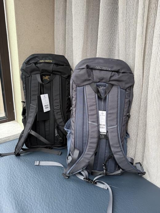 点此购买 始祖鸟轻装上阵Mantis 20升多功能双肩包 xj 311276 商品图1