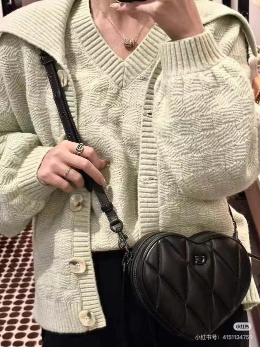 [爱心]超低好价，1250直邮到手Coach专柜款 Heart 19爱心盒子包，菱格纹设计，精致感满满，可以放下手机，炫酷黑色[嘿哈]尺寸约: 19*16*5cm 商品图7