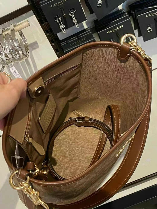 🎁限时折扣，1250直邮到手Coach 新款city logo水桶包，一长一短两根肩带，超轻，耐磨耐水材质，可以斜挎/手拎/单肩背21X16.5cm 商品图2