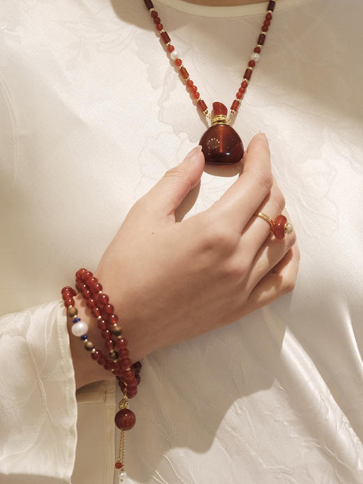 MELI&MOLI |红玛瑙中号福袋吊坠珍珠点缀红玛瑙珠串项链—五行之火 商品图5
