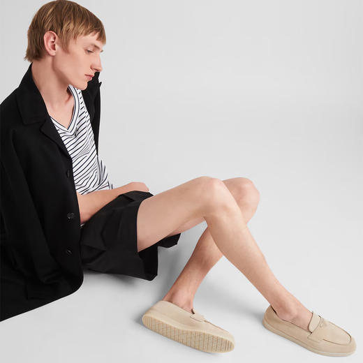PRADA 普拉达 男士珐琅金属三角徽标绒面革乐福鞋 米色 2DG124 103 F0F24 商品图3