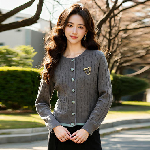 奢姿大码女装2025春季减龄链条时尚针织衫胖妹妹爱心扣百搭上衣9651621559 商品图0