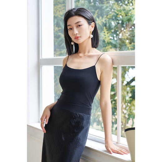 剩S 米思阳2025夏季新款简约通勤高级感吊带背心百搭纯色美背上衣1321 商品图0